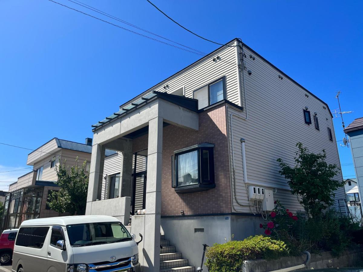 โฮมสเตย์ Sharehouse新琴似,駐車無料要予約,車で最寄り駅お迎え可能要予約,麻生駅バス直通 ซัปโปโร
